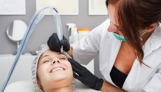 Púderes szemöldök tetoválás