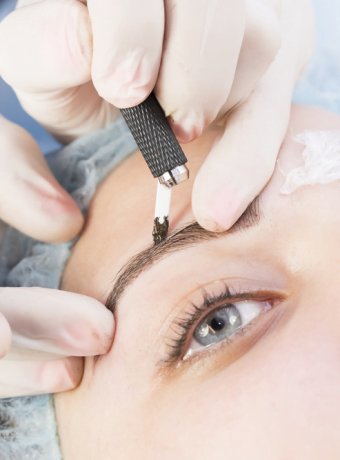 szemöldök tetoválás